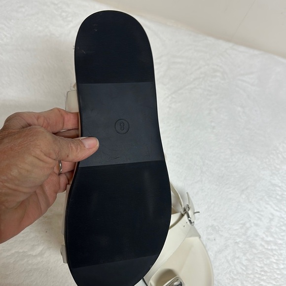 A New Day Cream Sandals with Elegant Design - Picture 5 of 11